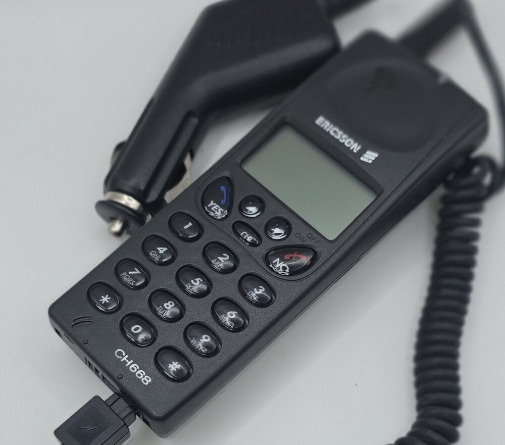 Vintage 1996 Ericsson CH668 Cellular Phone Black Retro 90s GSM 1900 Untested